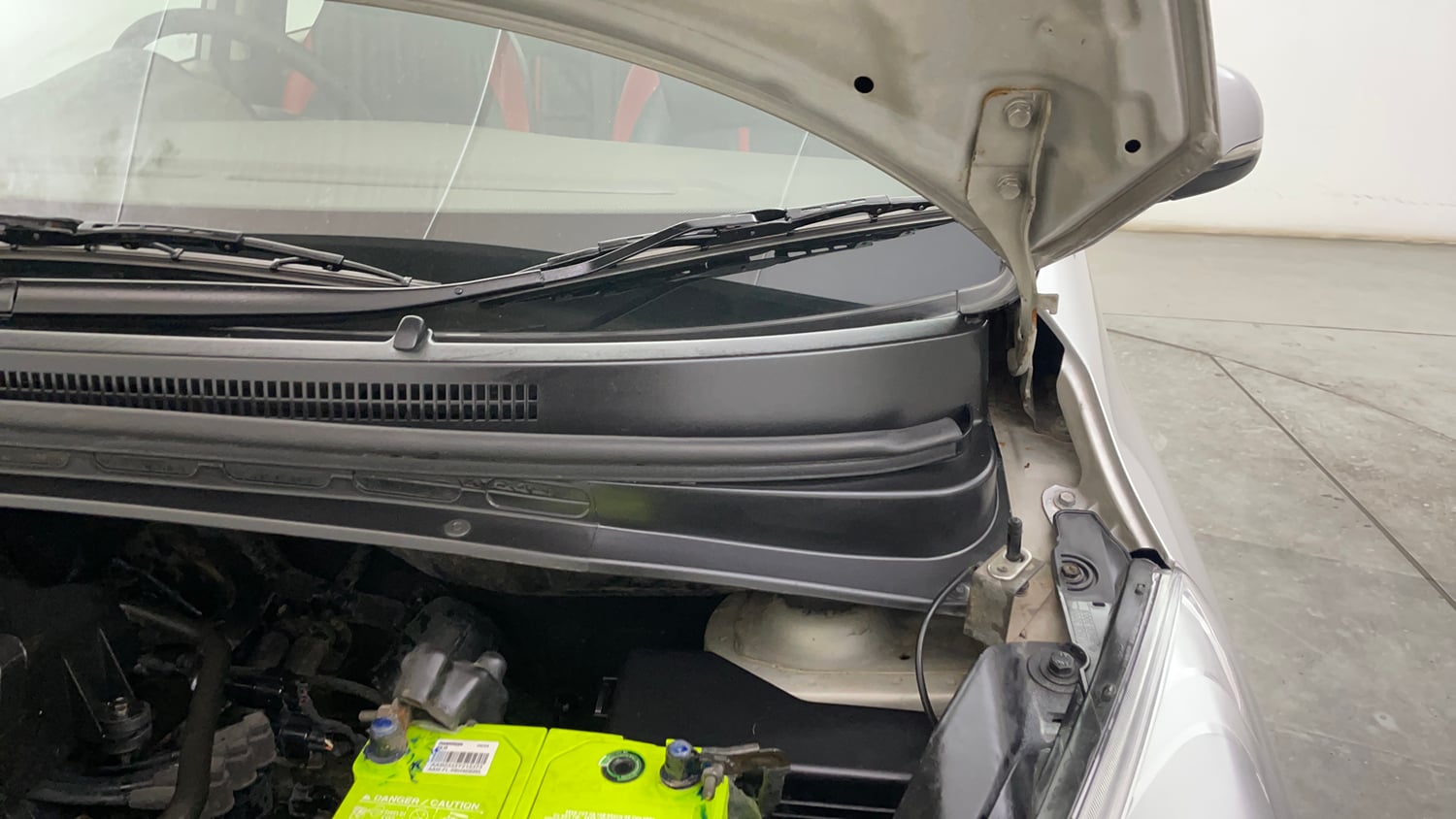 Used 2012 Hyundai i10 Magna 1.2 Kappa2 Petrol Manual engine ENGINE LEFT SIDE HINGE & APRON VIEW