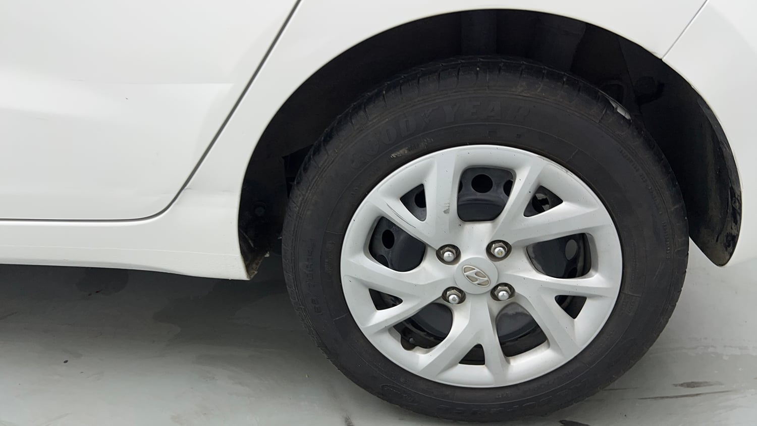 Used 2018 Hyundai Grand i10 Magna 1.2 Kappa VTVT Petrol Manual tyres LEFT REAR TYRE RIM VIEW