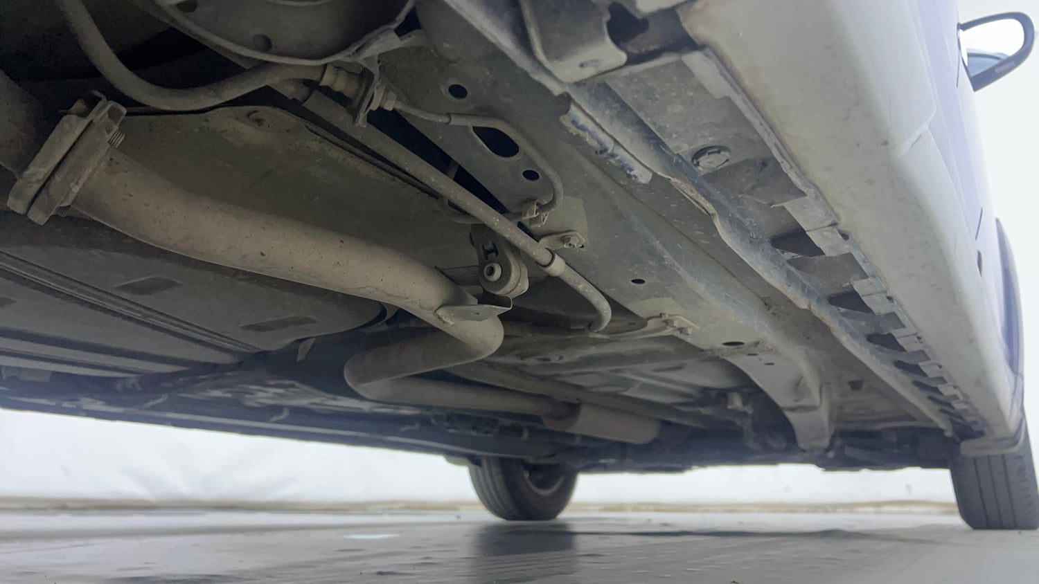 Used 2021 Maruti Suzuki XL6 Alpha AT Petrol Petrol Automatic extra REAR RIGHT UNDERBODY VIEW