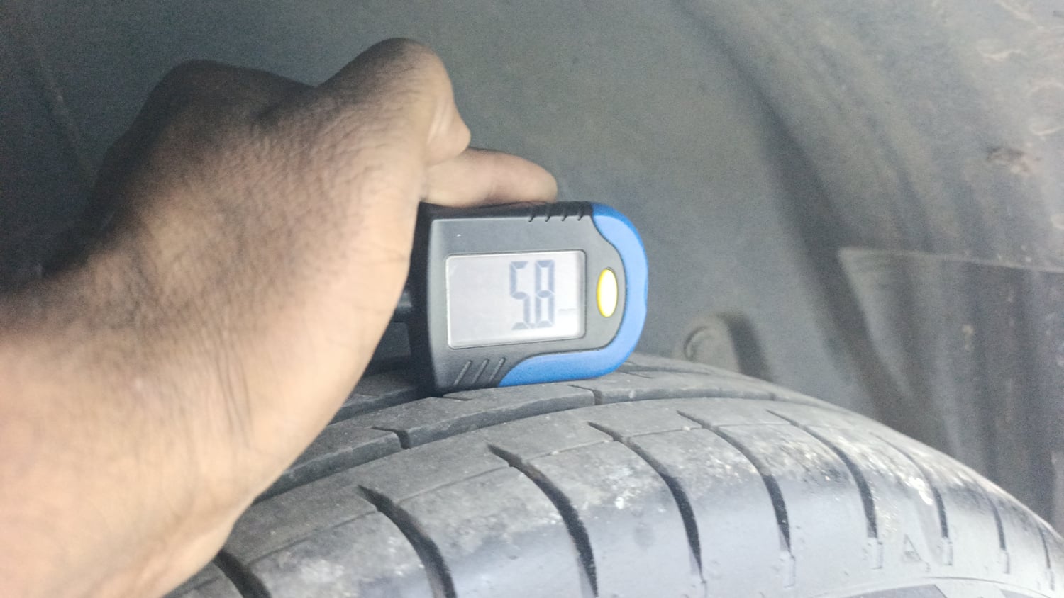 Used 2015 Maruti Suzuki Swift VDi Diesel Manual tyres RIGHT REAR TYRE TREAD VIEW