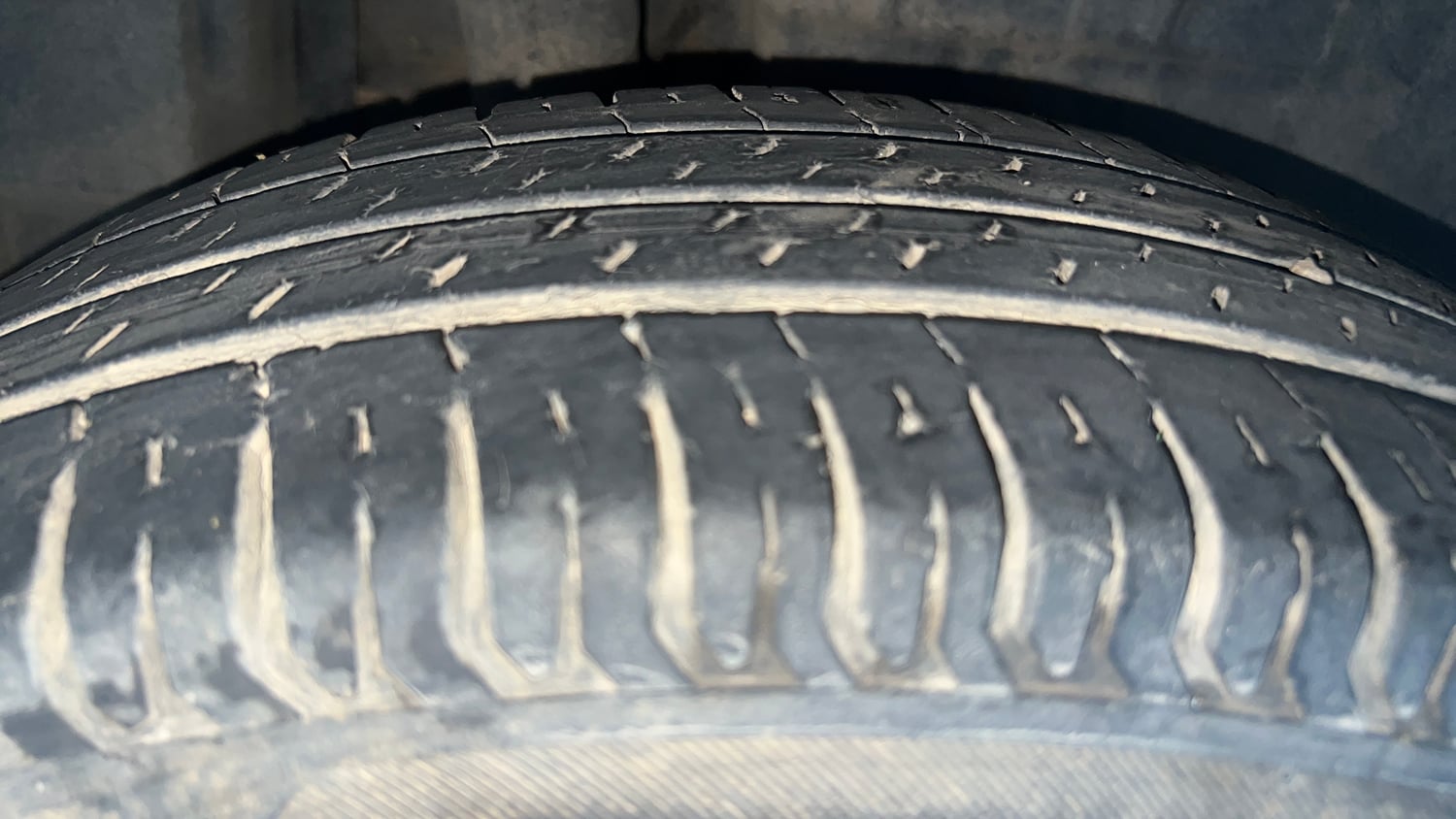 Used 2018 Maruti Suzuki Dzire VXi Petrol Manual tyres RIGHT REAR TYRE TREAD VIEW