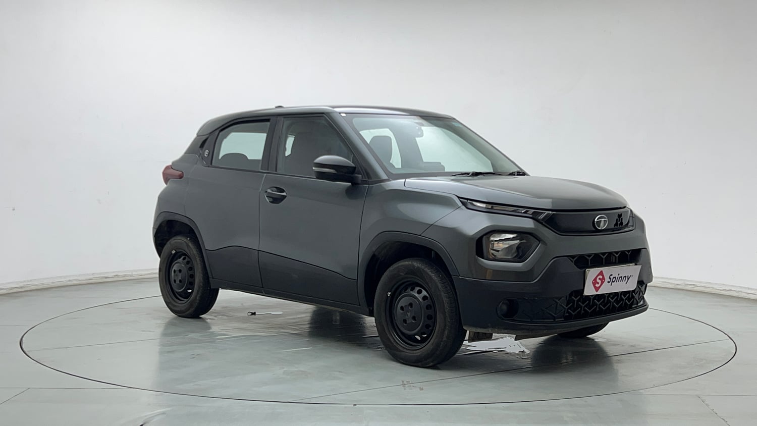 Used 2023 Tata Punch Pure MT Petrol Manual exterior RIGHT FRONT CORNER VIEW