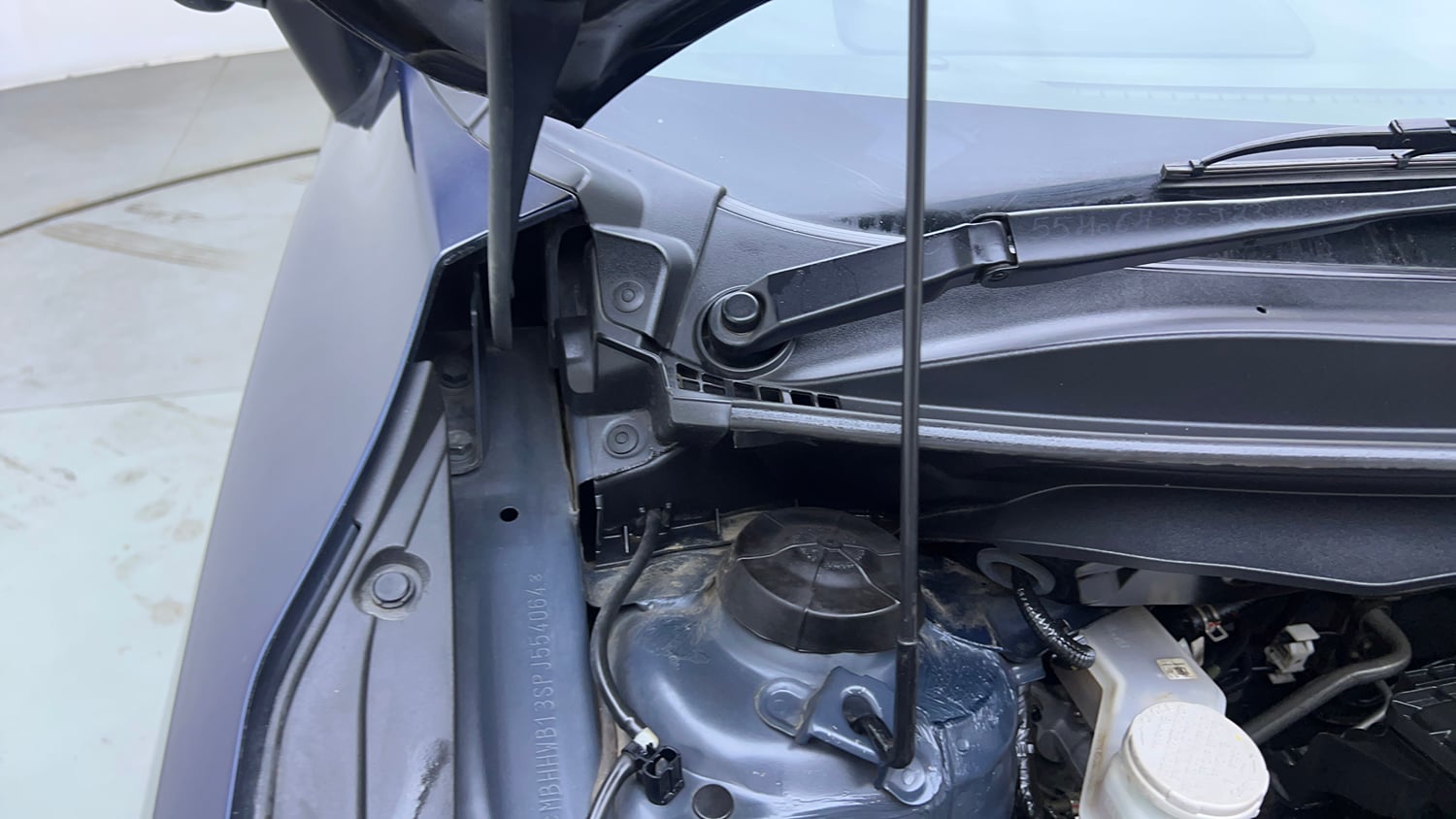 Used 2023 Maruti Suzuki Baleno Alpha AGS Petrol Automatic engine ENGINE RIGHT SIDE HINGE & APRON VIEW