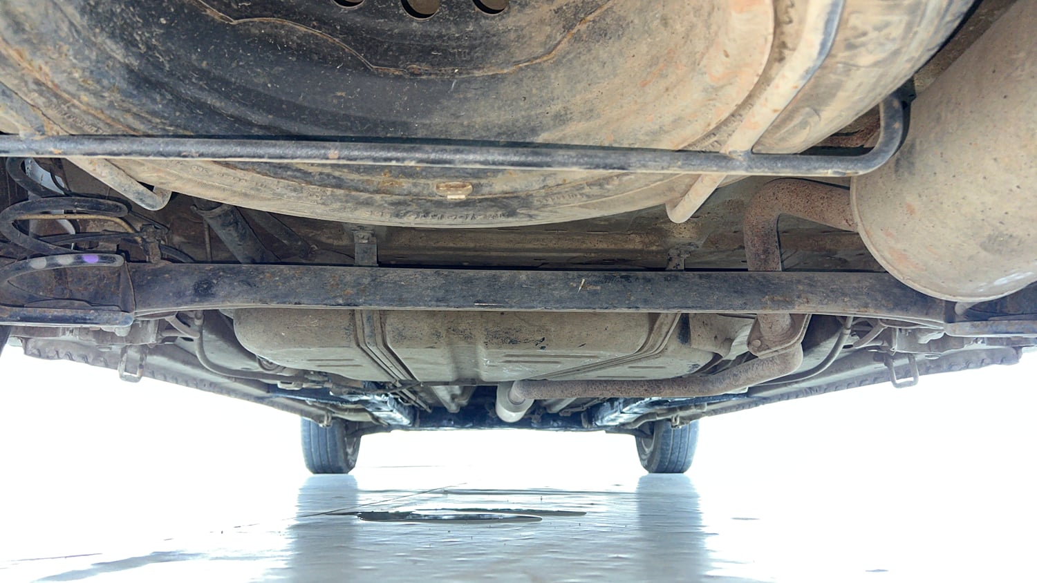 Used 2018 Maruti Suzuki Ertiga VXI CNG (Outside Fitted) Cng Manual extra REAR UNDERBODY VIEW (TAKEN FROM REAR)