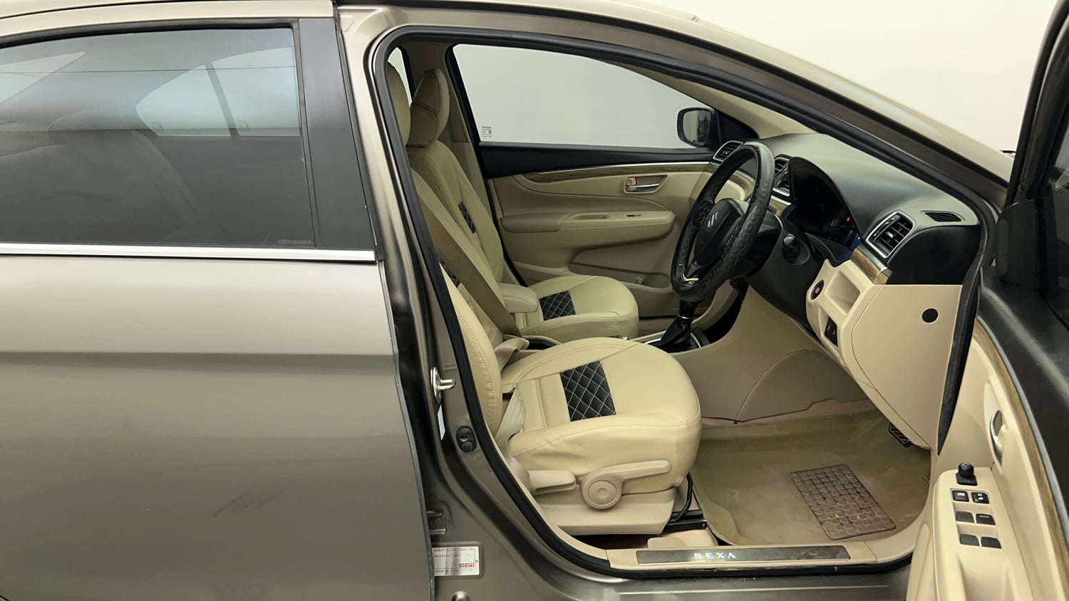 Used 2020 Maruti Suzuki Ciaz Alpha 1.5 AT Petrol Automatic interior RIGHT SIDE FRONT DOOR CABIN VIEW