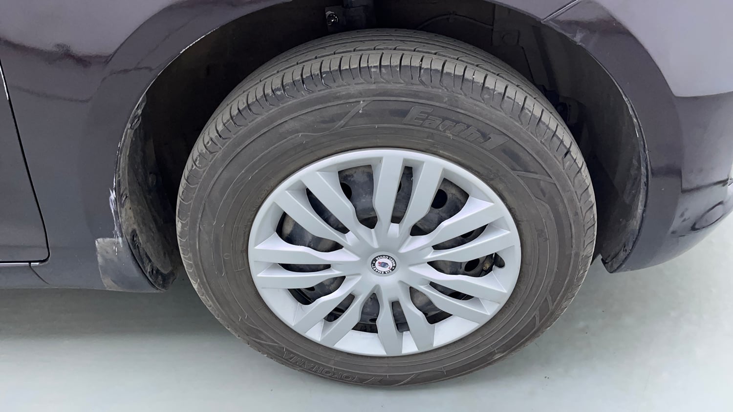 Used 2015 Maruti Suzuki Swift VDi Diesel Manual tyres RIGHT FRONT TYRE RIM VIEW