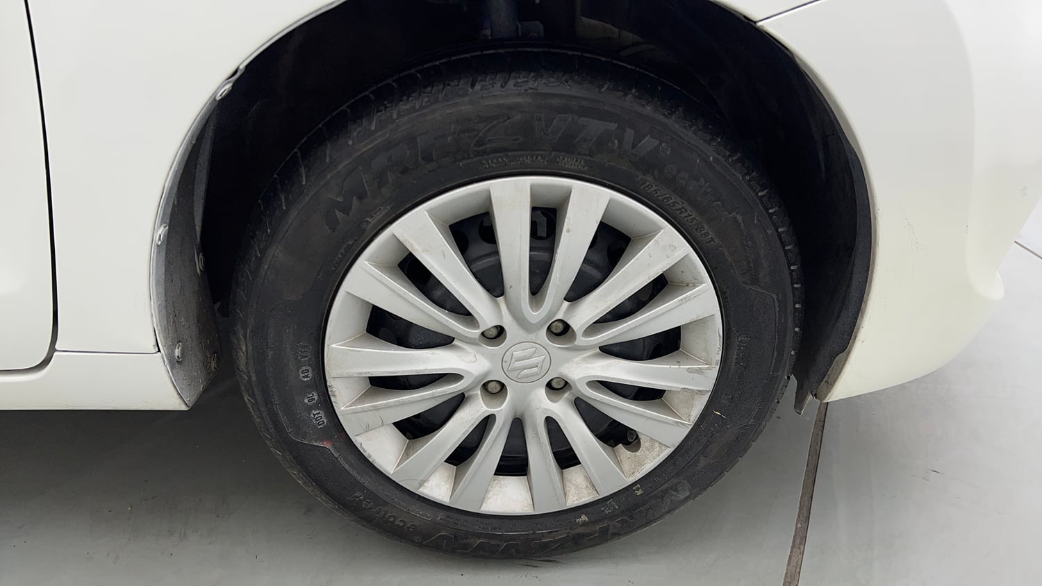 Used 2021 Maruti Suzuki Baleno Delta Petrol Manual tyres RIGHT FRONT TYRE RIM VIEW