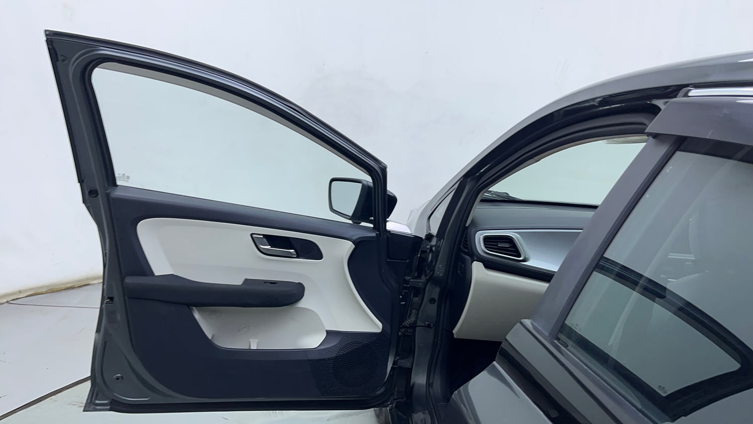 Used 2023 Tata Altroz XZ Petrol Petrol Manual interior LEFT FRONT DOOR OPEN VIEW