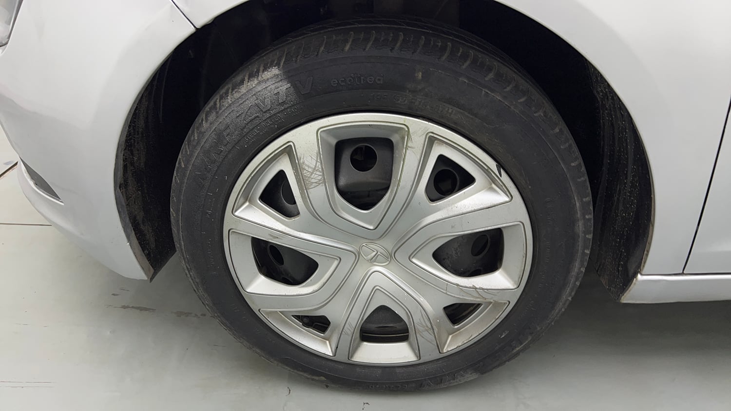 Used 2021 Tata Altroz XT Petrol Petrol Manual tyres LEFT FRONT TYRE RIM VIEW