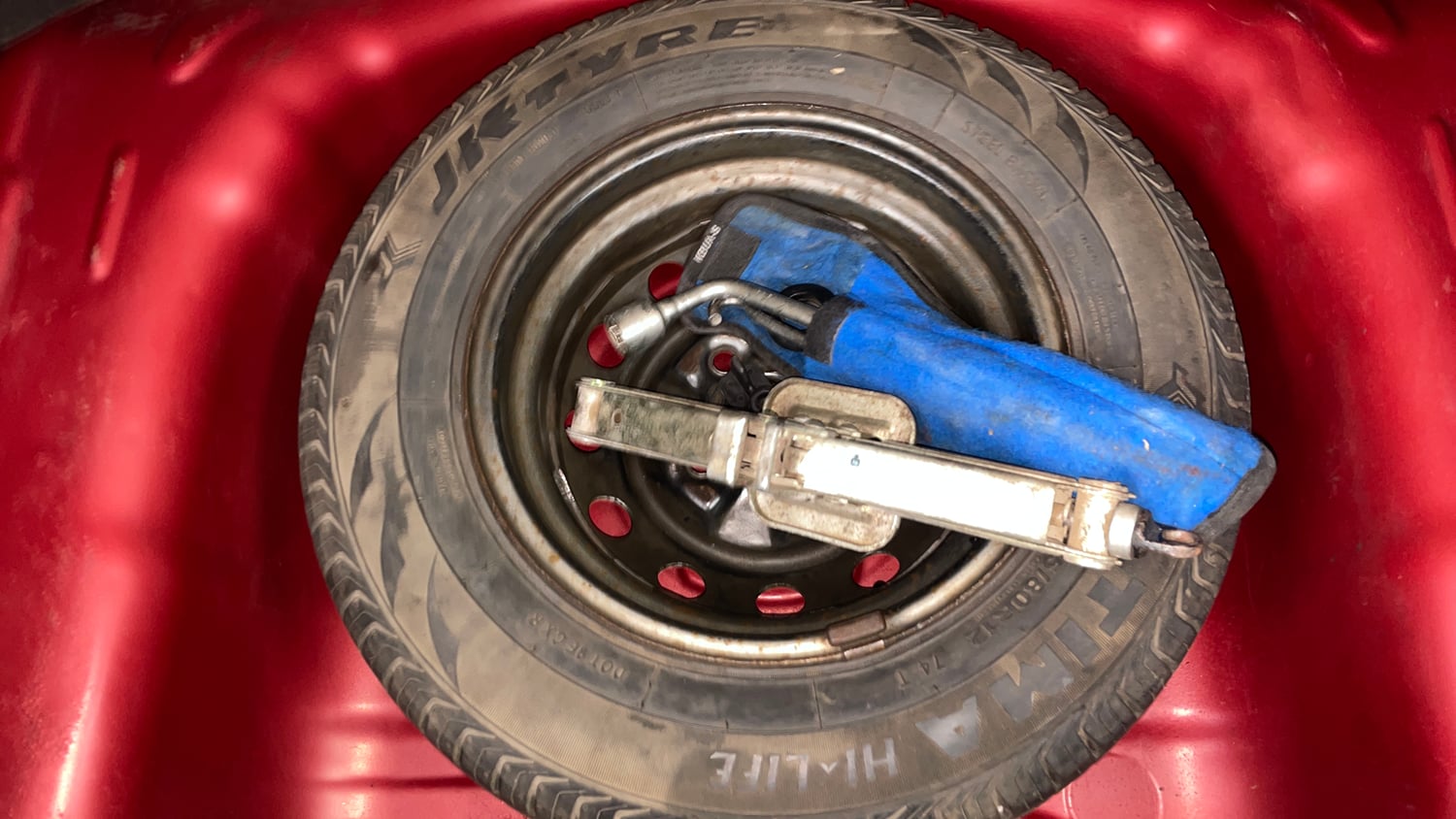 Used 2015 Hyundai Eon D-Lite + Petrol Manual tyres SPARE TYRE VIEW