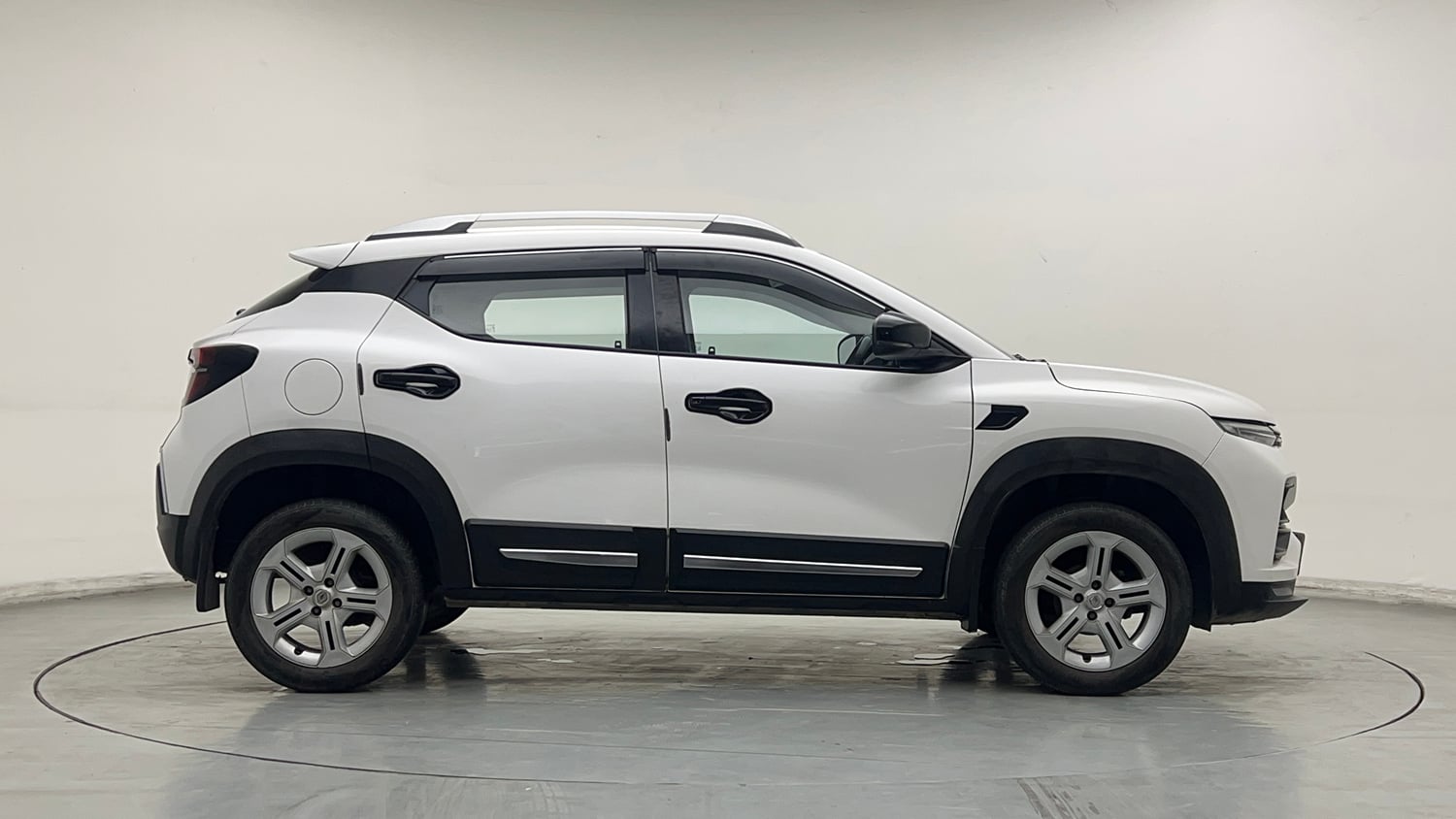 Used 2022 Renault Kiger RXT MT Petrol Manual exterior RIGHT SIDE VIEW