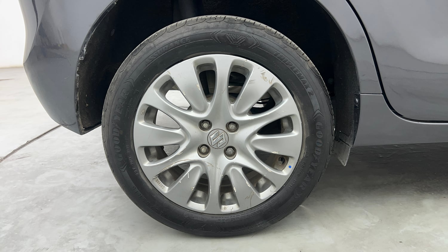 Used 2017 Maruti Suzuki Baleno Alpha 1.2 Petrol Manual tyres RIGHT REAR TYRE RIM VIEW