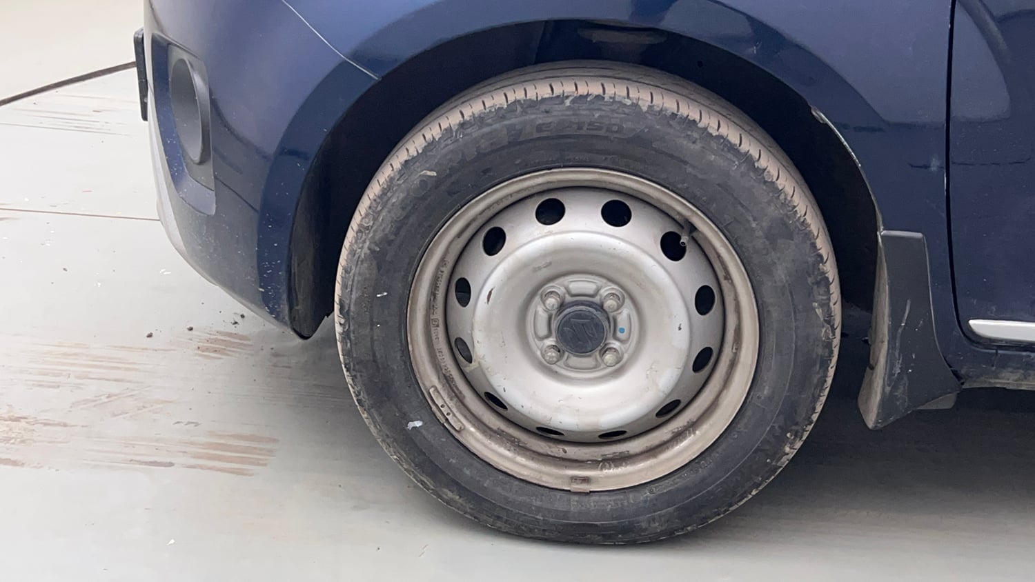Used 2022 Maruti Suzuki Ignis Sigma 1.2 MT Petrol Manual tyres LEFT FRONT TYRE RIM VIEW