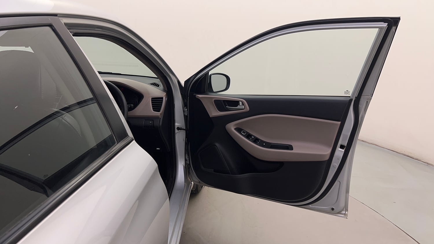 Used 2016 Hyundai Elite i20 Magna 1.2 Petrol Manual interior RIGHT FRONT DOOR OPEN VIEW