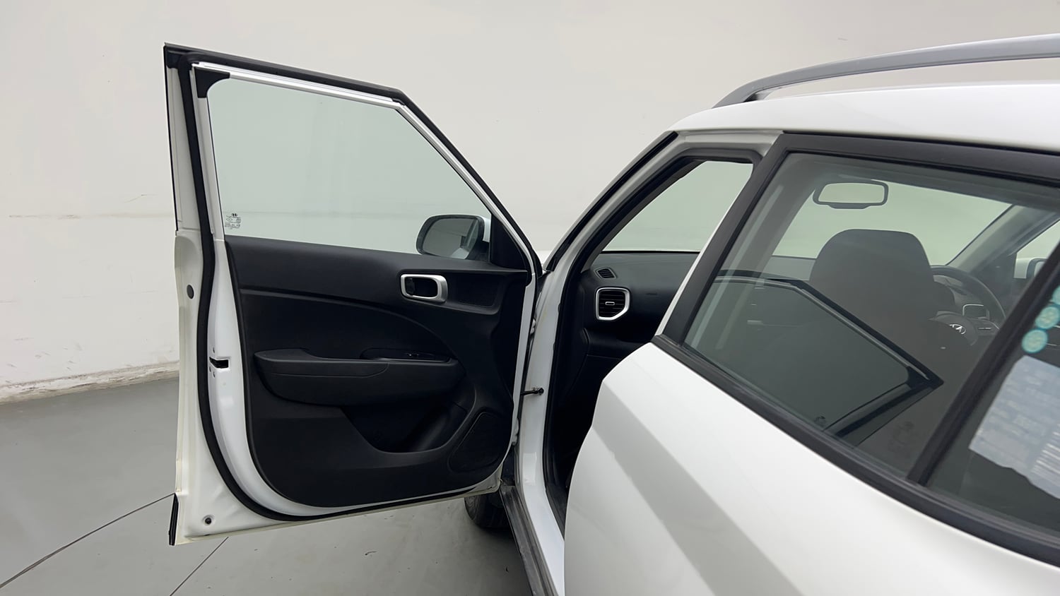Used 2021 Hyundai Venue SX Plus 1.0 Turbo DCT Petrol Automatic interior LEFT FRONT DOOR OPEN VIEW