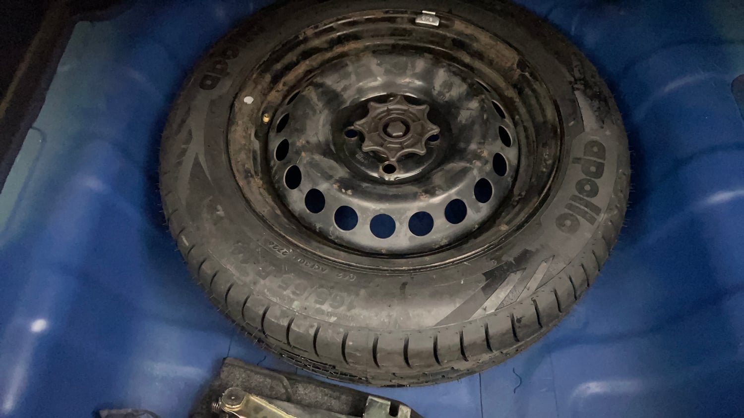 Used 2015 Hyundai Xcent Base 1.2 Petrol Manual tyres SPARE TYRE VIEW