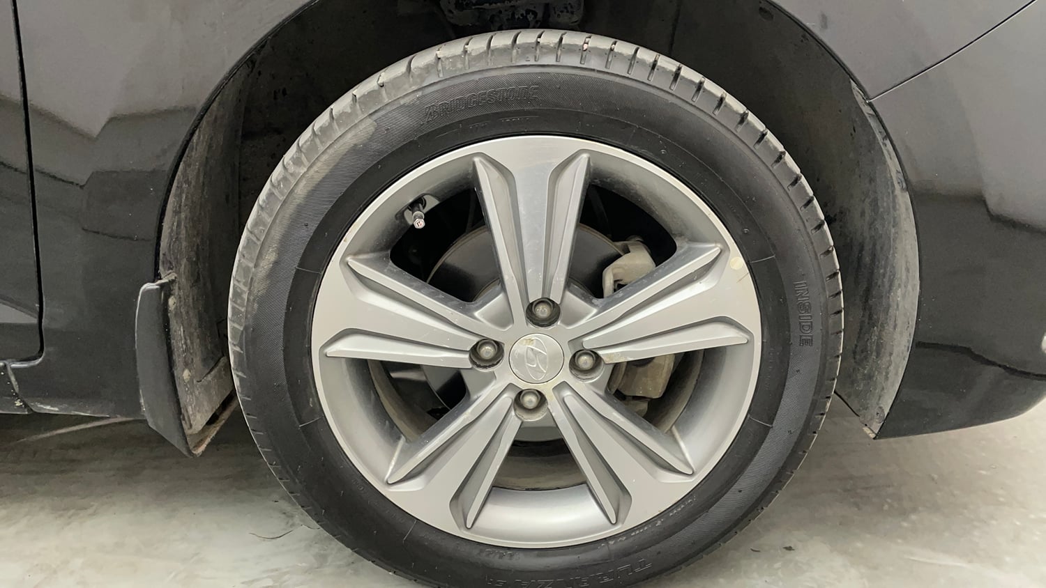 Used 2019 Hyundai Verna SX 1.6 VTVT Petrol Manual tyres RIGHT FRONT TYRE RIM VIEW