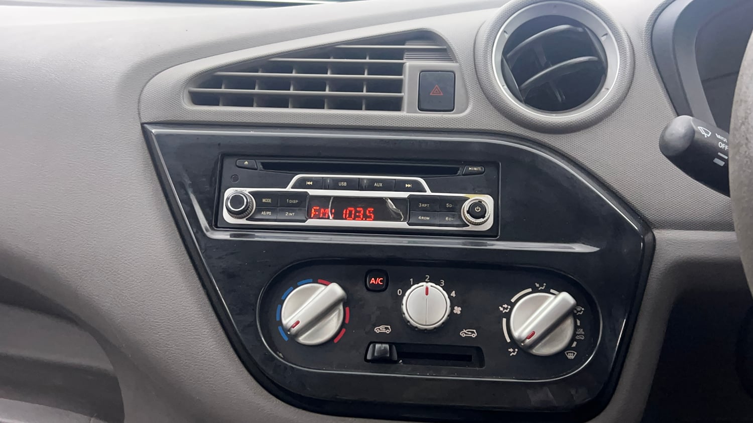 Used 2016 Datsun Redi-GO S Petrol Manual interior MUSIC SYSTEM & AC CONTROL VIEW