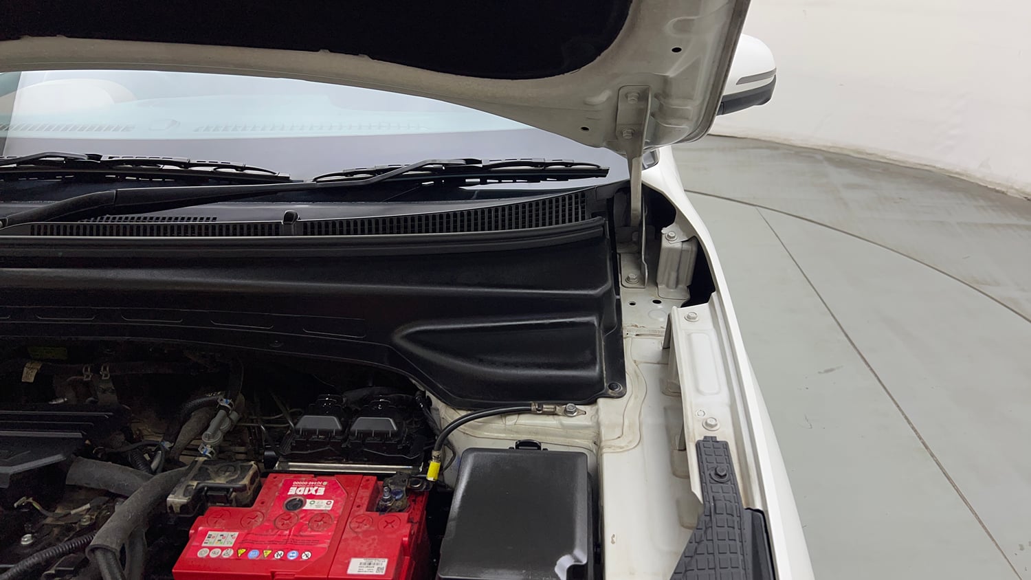 Used 2022 Hyundai Alcazar Signature (O) 6 STR 2.0 Petrol AT Petrol Automatic engine ENGINE LEFT SIDE HINGE & APRON VIEW