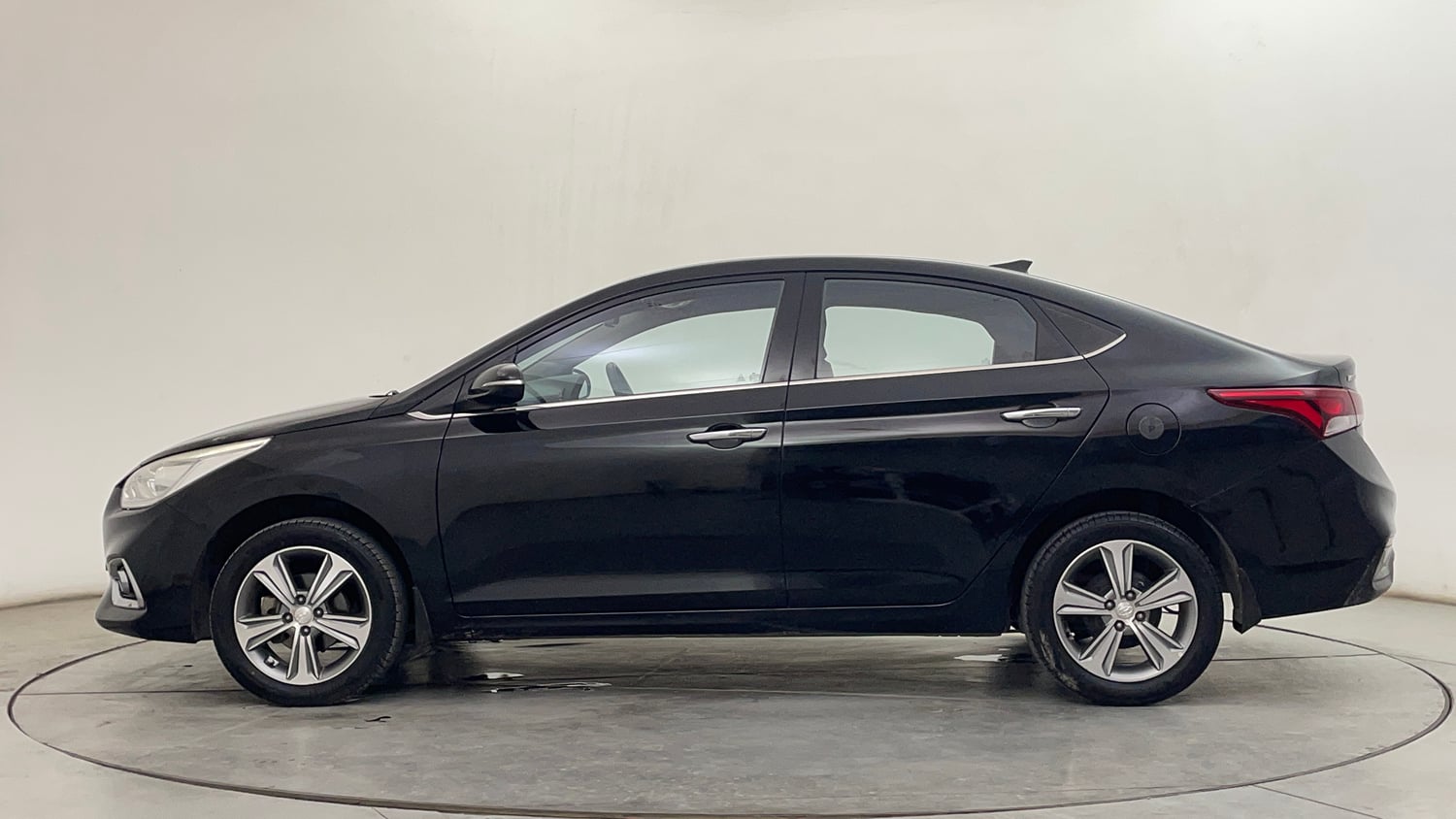 Used 2019 Hyundai Verna SX 1.6 VTVT Petrol Manual exterior LEFT SIDE VIEW