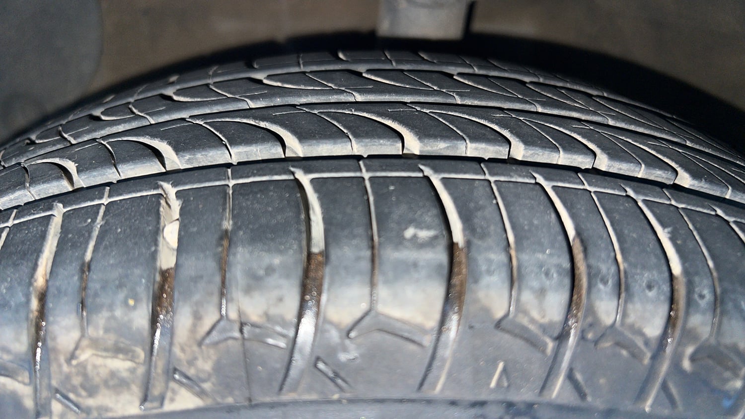 Used 2015 Hyundai Grand i10 Asta AT 1.2 Kappa VTVT Petrol Automatic tyres LEFT FRONT TYRE TREAD VIEW