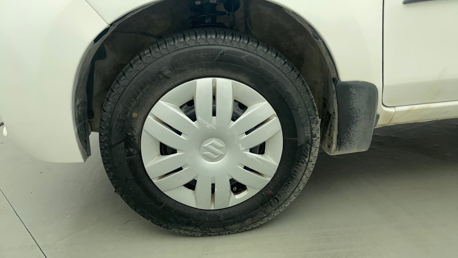 Used 2020 Maruti Suzuki Alto 800 VXi Petrol Manual tyres LEFT FRONT TYRE RIM VIEW