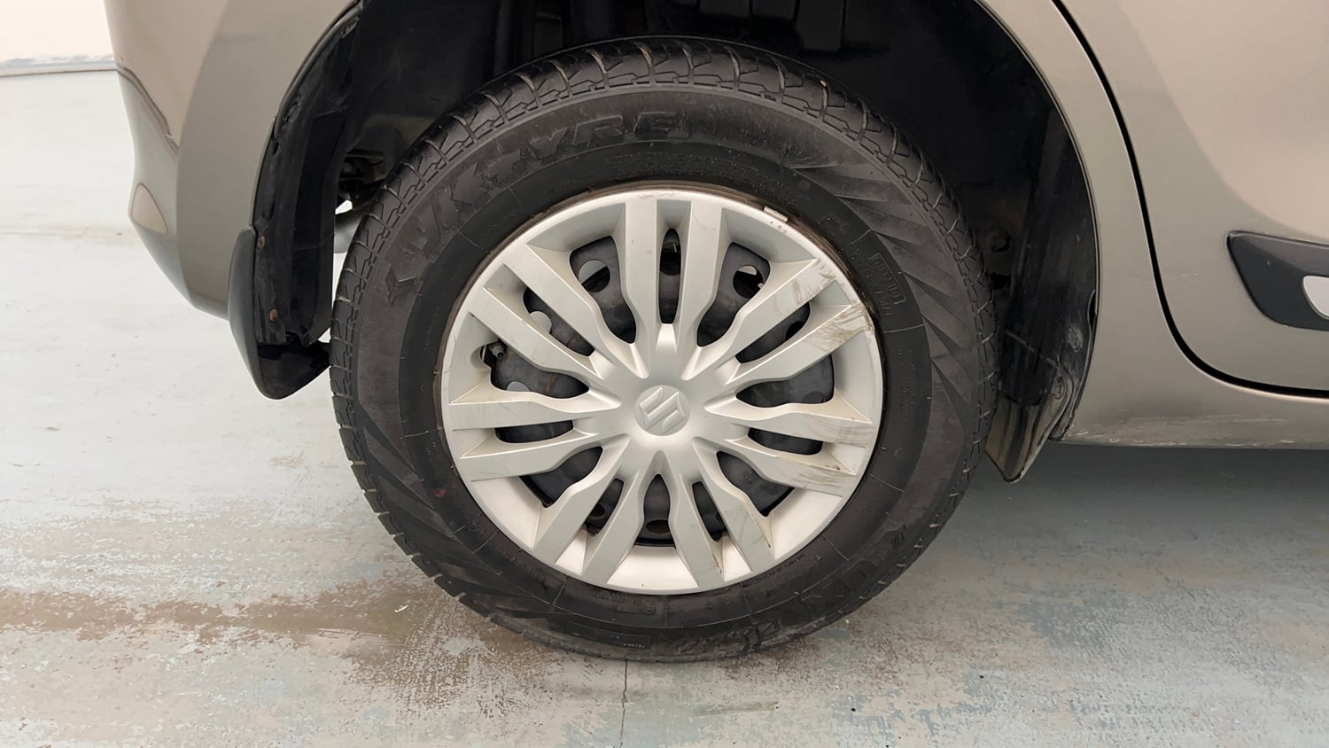 Used 2022 Maruti Suzuki Swift VXi Petrol Manual tyres RIGHT REAR TYRE RIM VIEW