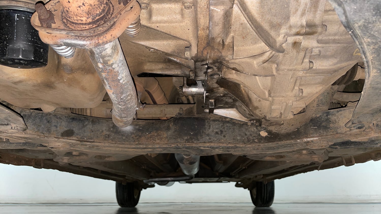 Used 2015 Maruti Suzuki Ertiga ZXi Petrol Manual extra FRONT LEFT UNDERBODY VIEW