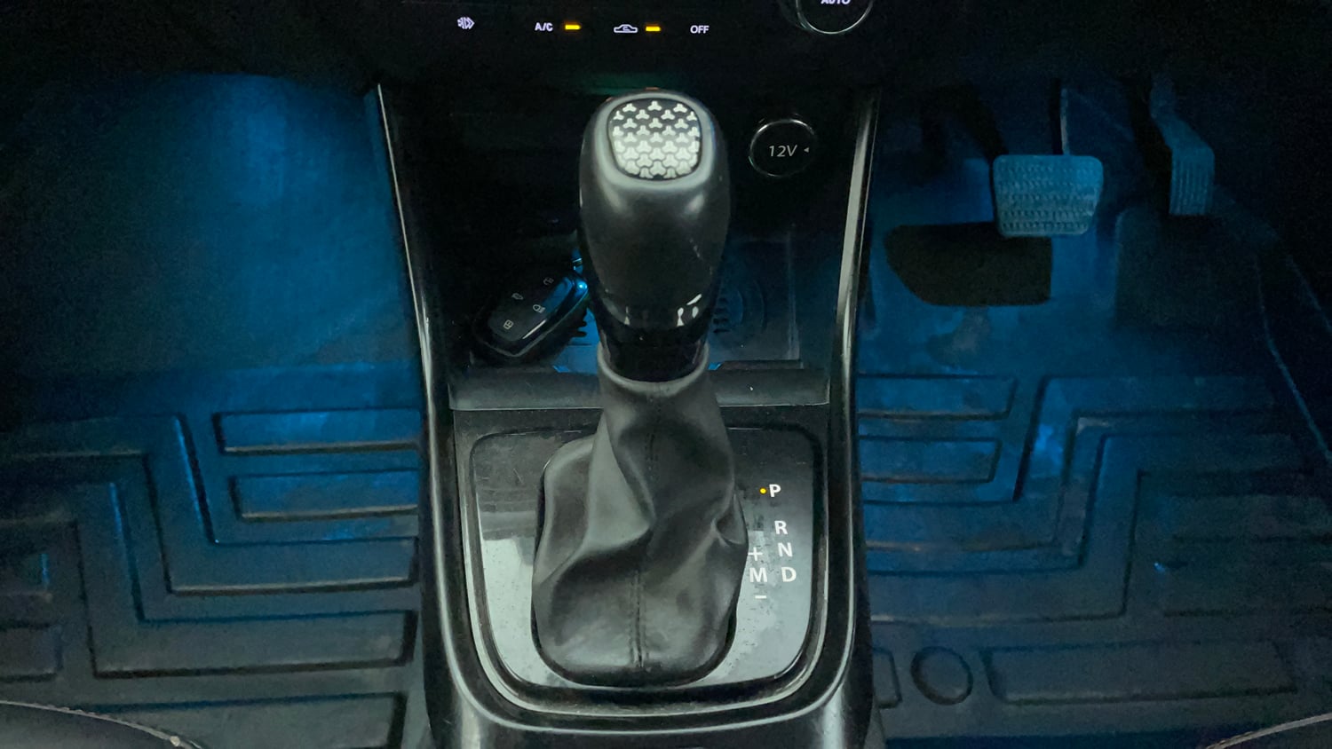 Used 2024 Tata Altroz XZA Plus (S) Dark Edition Petrol Automatic interior GEAR  KNOB VIEW