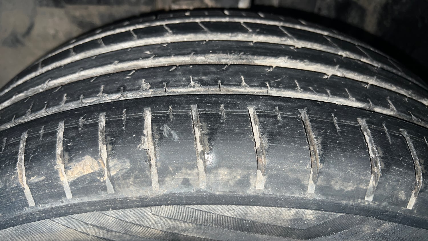 Used 2022 Tata Punch Accomplished MT Petrol Manual tyres LEFT FRONT TYRE TREAD VIEW