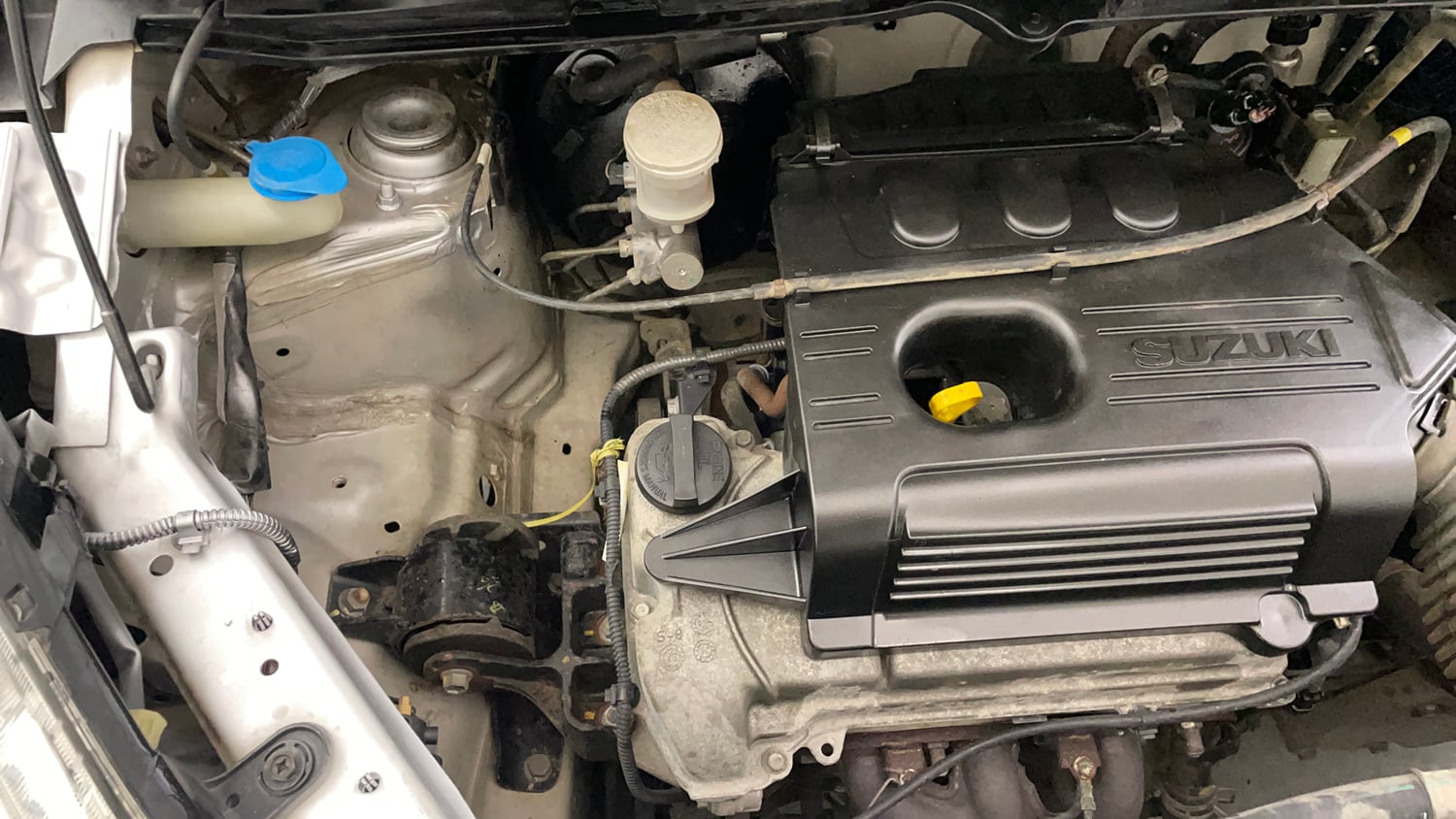 Used 2016 Maruti Suzuki Wagon R VXI Petrol Manual engine ENGINE RIGHT SIDE VIEW