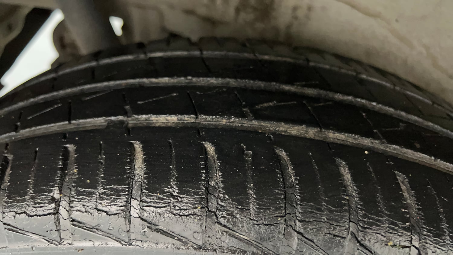 Used 2013 Maruti Suzuki Wagon R VXI Petrol Manual tyres RIGHT REAR TYRE TREAD VIEW