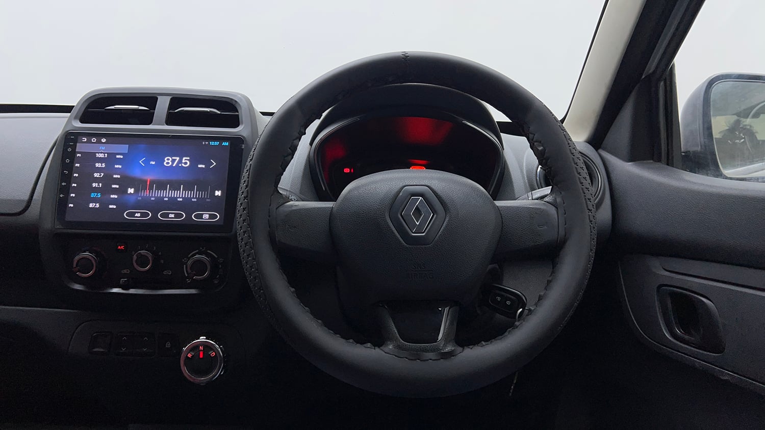 Used 2017 Renault Kwid 1.0 RXT AMT Petrol Automatic interior STEERING VIEW