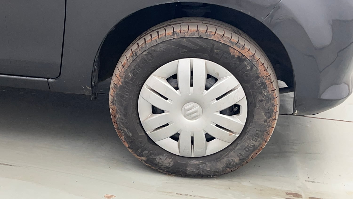 Used 2014 Maruti Suzuki Alto 800 Vxi Petrol Manual tyres RIGHT FRONT TYRE RIM VIEW