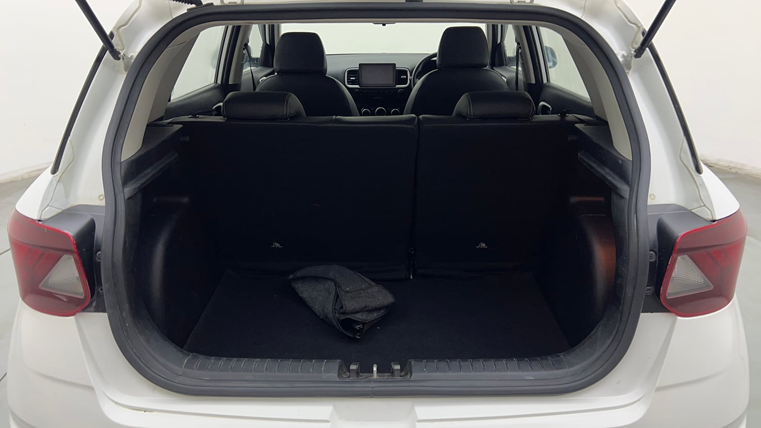Used 2019 hyundai Venue SX 1.0 (O) Turbo Petrol Petrol Manual interior DICKY INSIDE VIEW