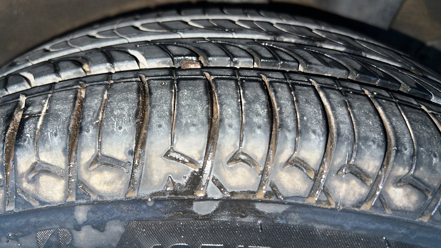 Used 2015 Hyundai Grand i10 Asta AT 1.2 Kappa VTVT Petrol Automatic tyres LEFT REAR TYRE TREAD VIEW