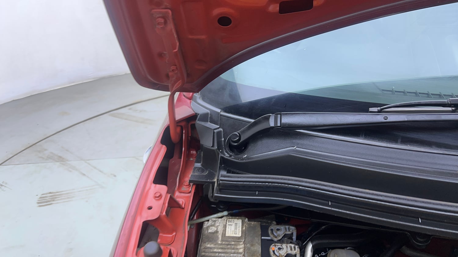 Used 2023 Maruti Suzuki Wagon R VXI 1.0 CNG Cng Manual engine ENGINE RIGHT SIDE HINGE & APRON VIEW