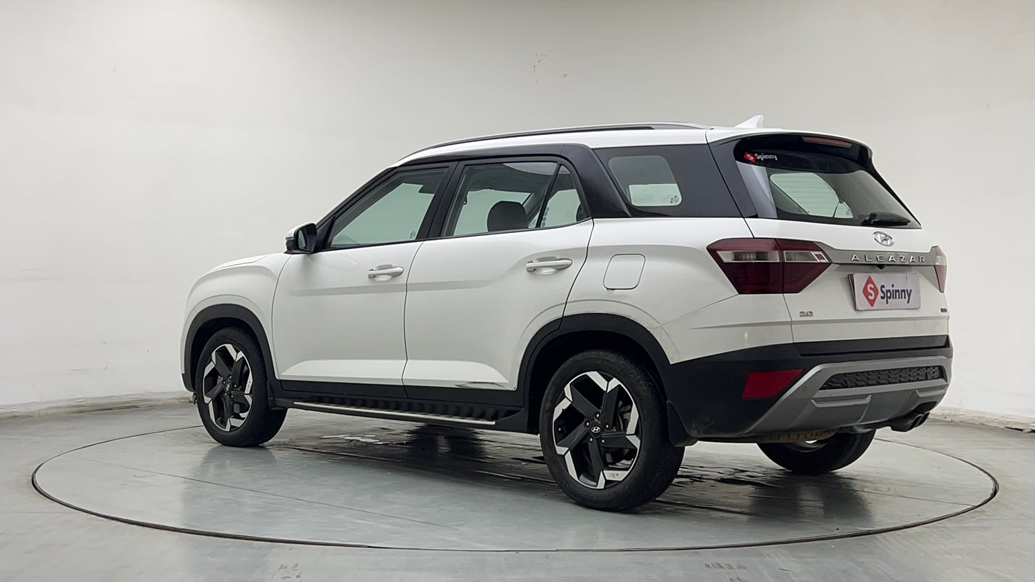 Used 2022 Hyundai Alcazar Signature (O) 6 STR 2.0 Petrol AT Petrol Automatic exterior LEFT REAR CORNER VIEW
