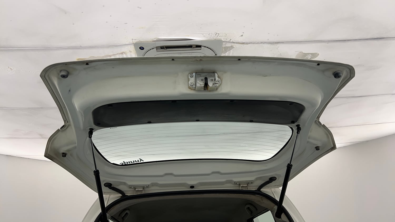 Used 2013 Maruti Suzuki Wagon R VXI Petrol Manual interior DICKY DOOR OPEN VIEW