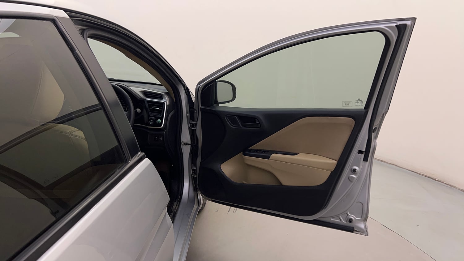 Used 2016 Honda City SV CVT Petrol Automatic interior RIGHT FRONT DOOR OPEN VIEW