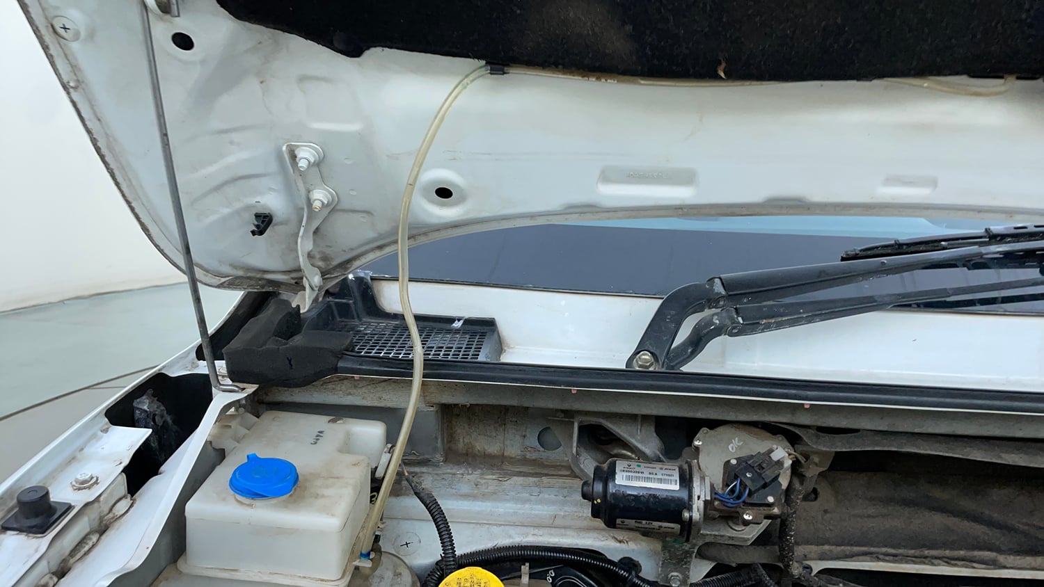 Used 2022 Renault Kwid RXT 1.0 AMT (O) Petrol Automatic engine ENGINE RIGHT SIDE HINGE & APRON VIEW
