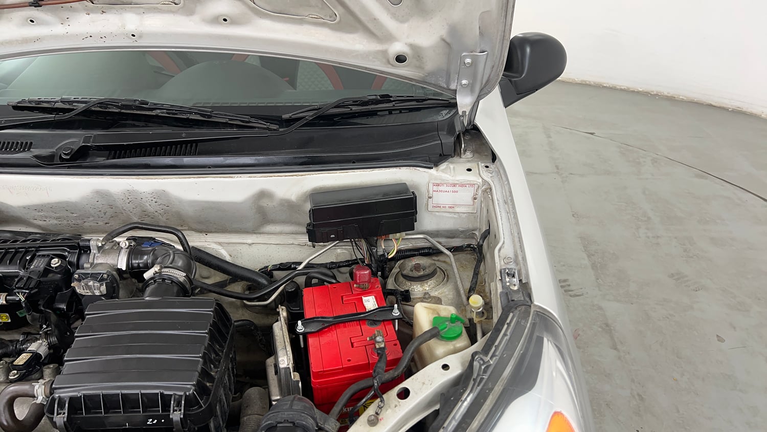 Used 2016 Maruti Suzuki Alto 800 Lxi Petrol Manual engine ENGINE LEFT SIDE HINGE & APRON VIEW