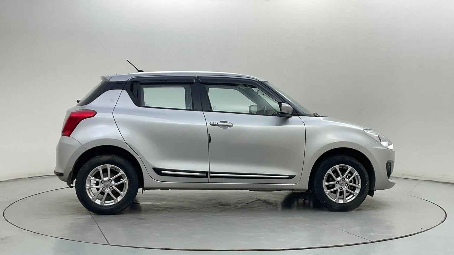 Used 2023 Maruti Suzuki Swift ZXi Petrol Manual exterior RIGHT SIDE VIEW