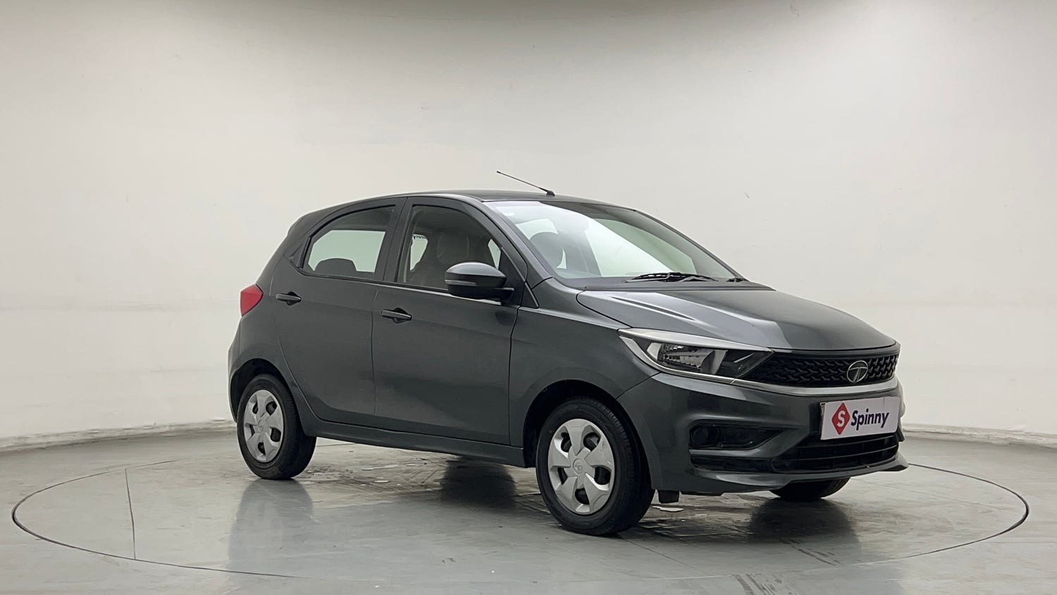 Used 2020 Tata Tiago XT Petrol Manual exterior RIGHT FRONT CORNER VIEW