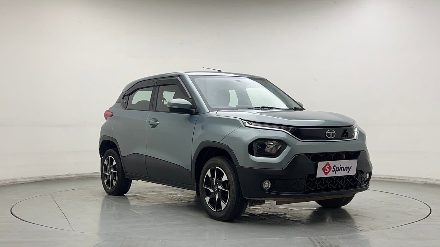 Used 2023 Tata Punch Accomplished Dazzle Pack AMT Petrol Automatic exterior RIGHT FRONT CORNER VIEW