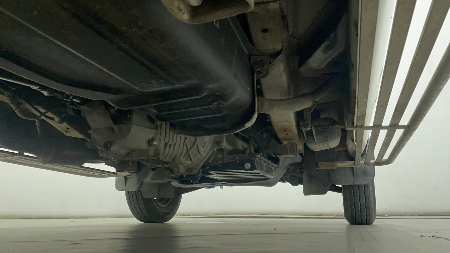 Used 2013 Maruti Suzuki Eeco 5 STR WITH A/C+HTR Petrol Manual extra REAR RIGHT UNDERBODY VIEW