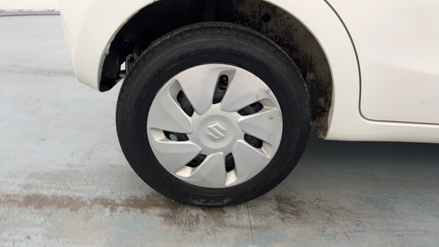 Used 2017 Maruti Suzuki Celerio VXi AMT Petrol Automatic tyres RIGHT REAR TYRE RIM VIEW