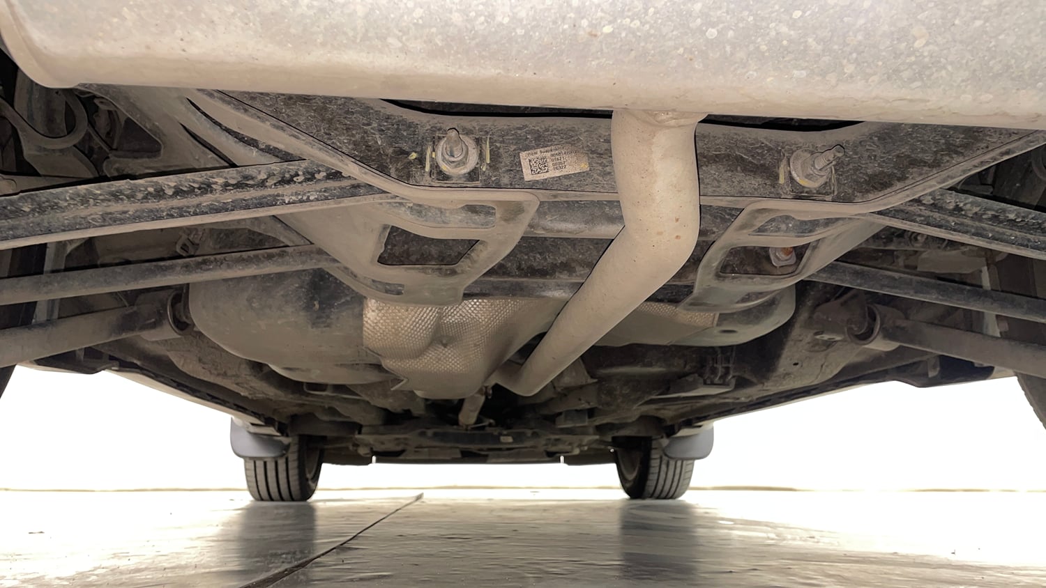 Used 2022 Jeep Compass 5th Anniversary Edition 1.4 Petrol DCT Petrol Automatic extra REAR UNDERBODY VIEW (TAKEN FROM REAR)