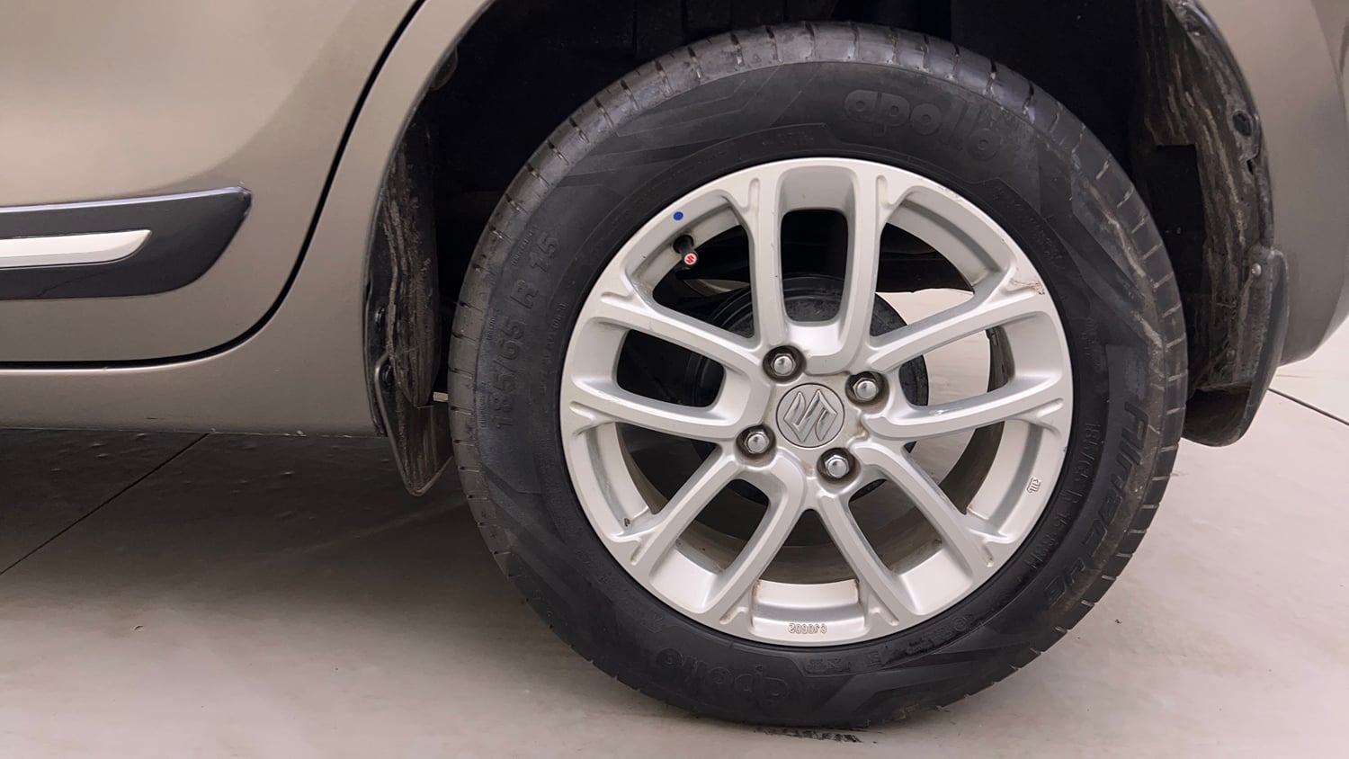 Used 2020 Maruti Suzuki Swift ZXi AMT Petrol Automatic tyres LEFT REAR TYRE RIM VIEW