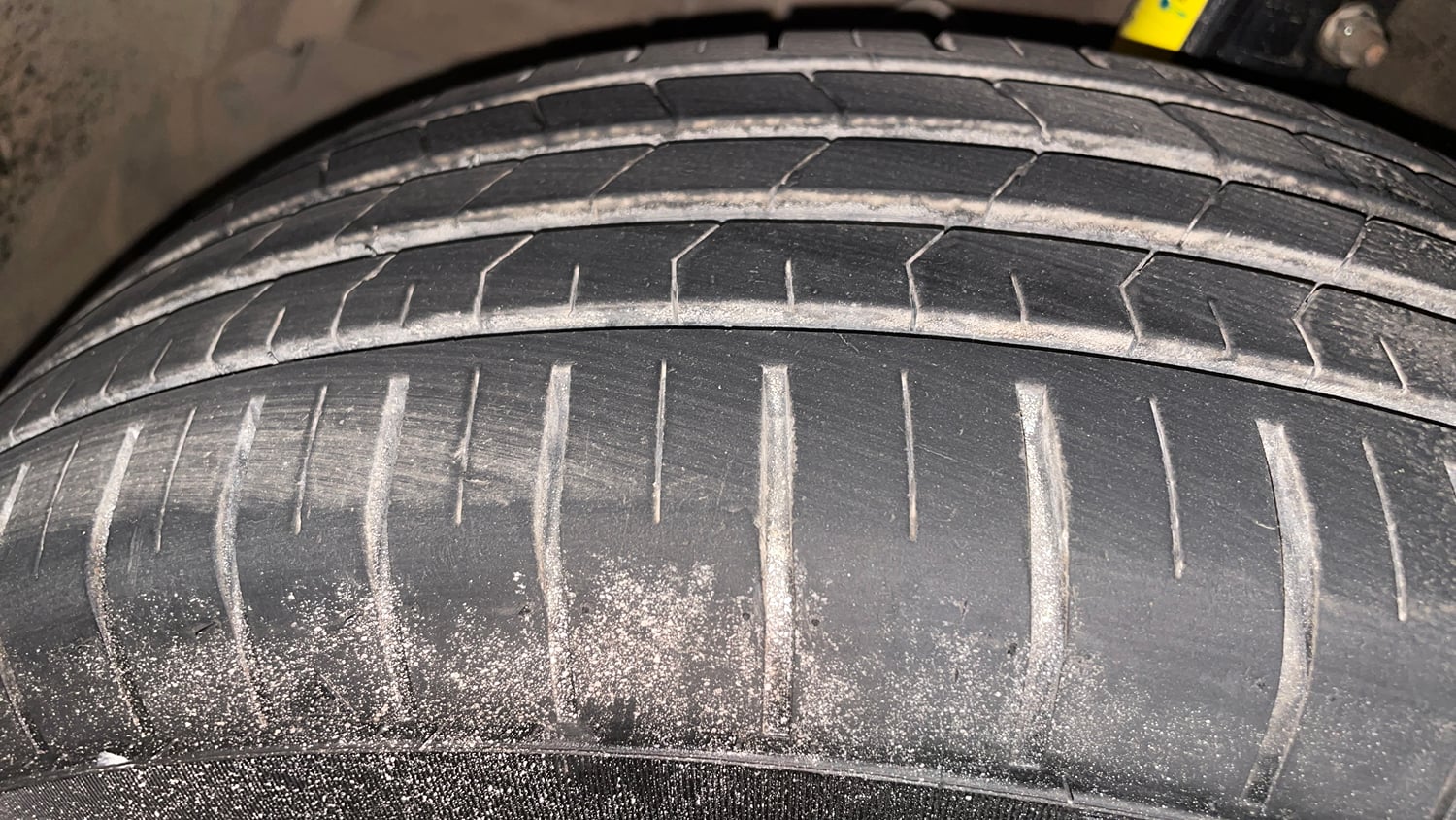 Used 2015 Maruti Suzuki Ertiga ZXi Petrol Manual tyres LEFT FRONT TYRE TREAD VIEW